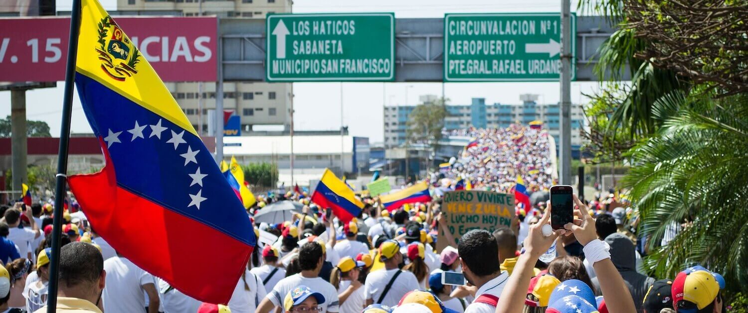 Photo of a crowd marching near the Palace of Justice in the city of Maracaibo, Venezuela
